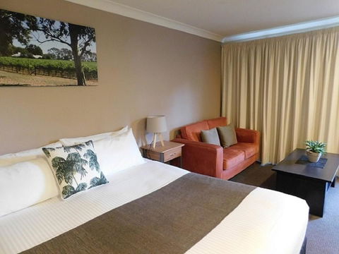Alexander Cameron Suites - Tourism Hervey Bay 11