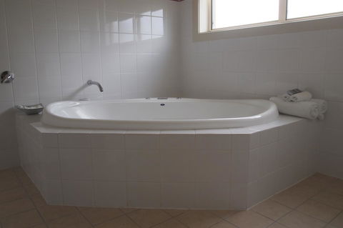 Alexander Cameron Suites - Tourism Hervey Bay 21