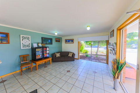 Country Roads Motor Inn Naracoorte - Hervey Bay Accommodation 37