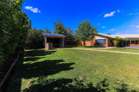 Country Roads Motor Inn Naracoorte - Hervey Bay Accommodation 9