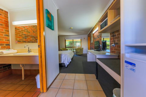 Country Roads Motor Inn Naracoorte - Hervey Bay Accommodation 12