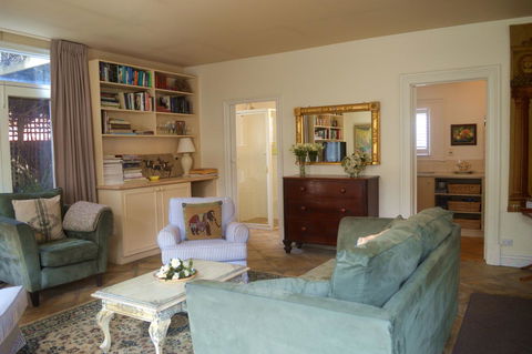 Athelney Cottage Bed And Breakfast - Hervey Bay Accommodation 0