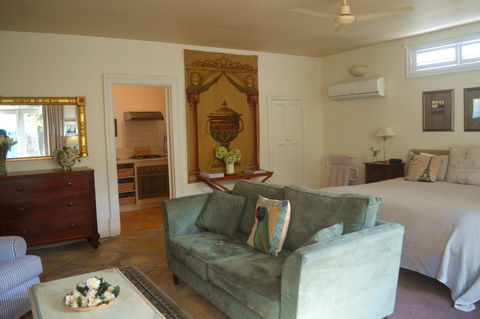 Athelney Cottage Bed And Breakfast - Hervey Bay Accommodation 4