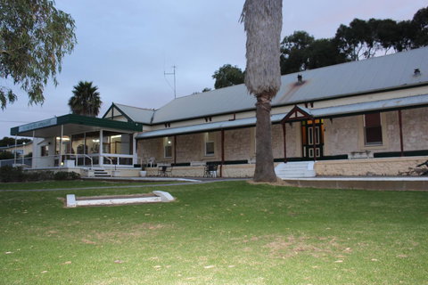 Island Motel Kingscote - Hervey Bay Accommodation 1