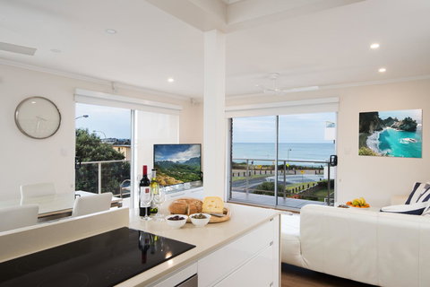 Stylish 3 Bedroom Beachview Apartment - Hervey Bay Accommodation 5