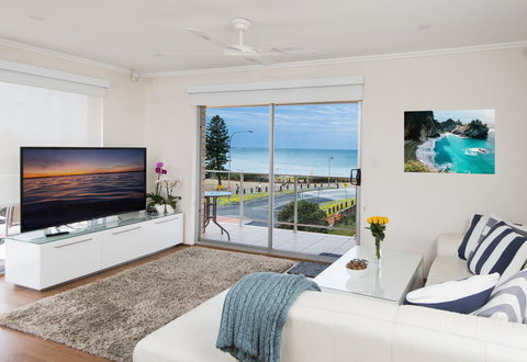 Stylish 3 Bedroom Beachview Apartment - Hervey Bay Accommodation 0