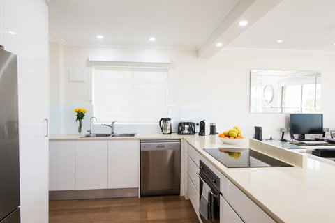 Stylish 3 Bedroom Beachview Apartment - Hervey Bay Accommodation 6