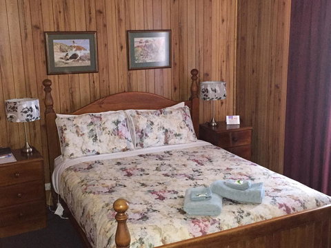 Clare Valley Cabins - Hervey Bay Accommodation 28