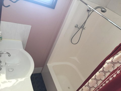 Clare Valley Cabins - Hervey Bay Accommodation 19