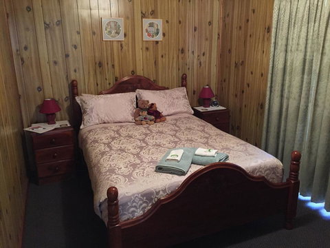 Clare Valley Cabins - Hervey Bay Accommodation 18