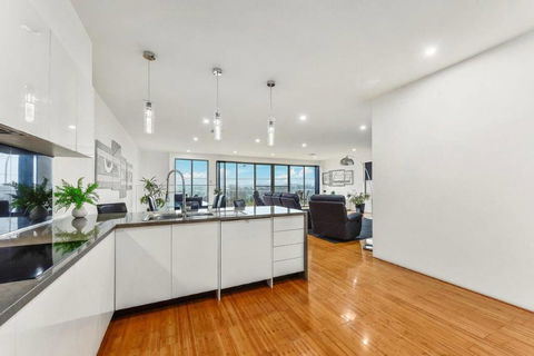BENGALEE EXECUTIVE TOWNHOUSE- MODERN & STYLISH - Tourism Hervey Bay 7
