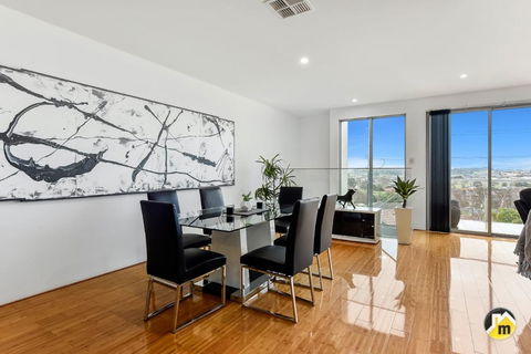 BENGALEE EXECUTIVE TOWNHOUSE- MODERN & STYLISH - Tourism Hervey Bay 13