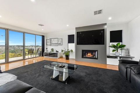 BENGALEE EXECUTIVE TOWNHOUSE- MODERN & STYLISH - Tourism Hervey Bay 5