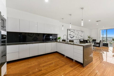 BENGALEE EXECUTIVE TOWNHOUSE- MODERN & STYLISH - Tourism Hervey Bay 10