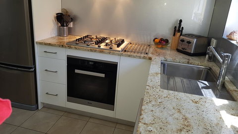 Acaill Accommodation Esplanade Living Self Check-In Self Check-Out - Tourism Hervey Bay 8