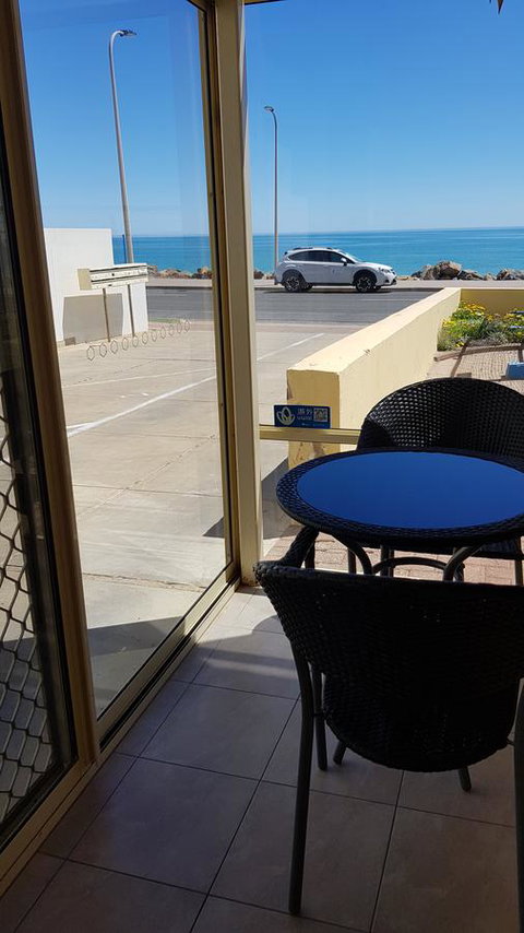 Acaill Accommodation Esplanade Living Self Check-In Self Check-Out - Tourism Hervey Bay 10