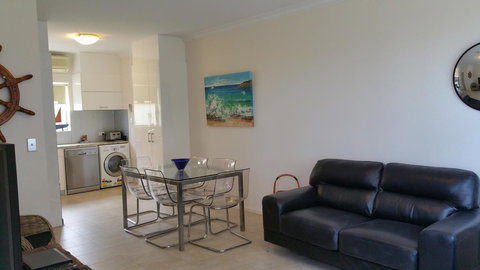 Acaill Accommodation Esplanade Living Self Check-In Self Check-Out - Tourism Hervey Bay 2