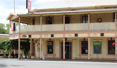 Royal Exchange Hotel - Tourism Hervey Bay 2