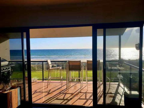Luxurious 3 Bedroom Beachfront - Panoramic Views - Tourism Hervey Bay 3