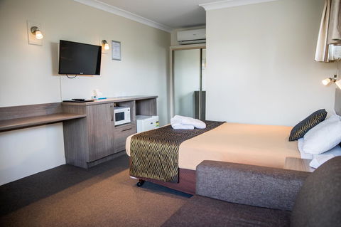Lilac City Motor Inn & Steakhouse - Hervey Bay Accommodation 9