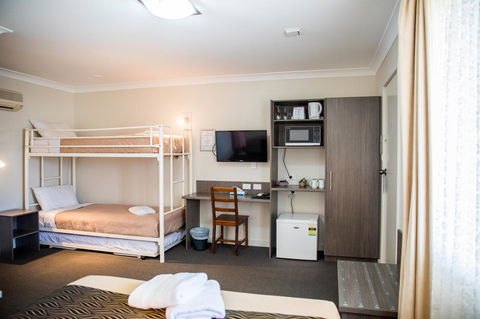 Lilac City Motor Inn & Steakhouse - Hervey Bay Accommodation 3
