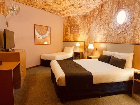Desert Cave Hotel - Hervey Bay Accommodation 23