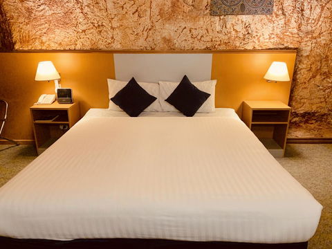 Desert Cave Hotel - Hervey Bay Accommodation 1