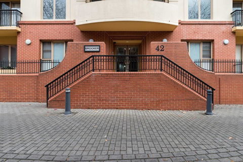 One Bedroom In Adelaideâ€™s East End FREE WIFI*Netflix*Parking - Tourism Hervey Bay 13