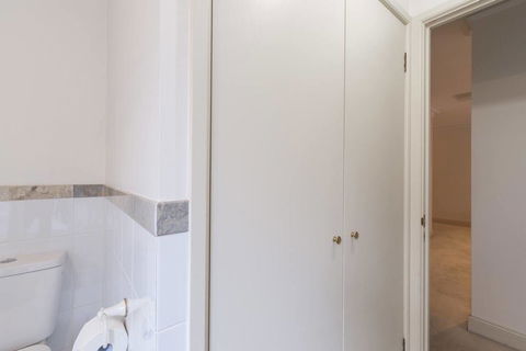 One Bedroom In Adelaideâ€™s East End FREE WIFI*Netflix*Parking - Tourism Hervey Bay 20