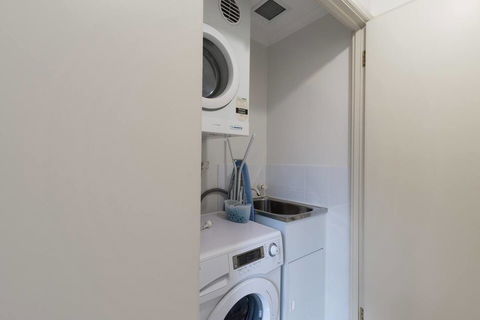 One Bedroom In Adelaideâ€™s East End FREE WIFI*Netflix*Parking - Tourism Hervey Bay 15