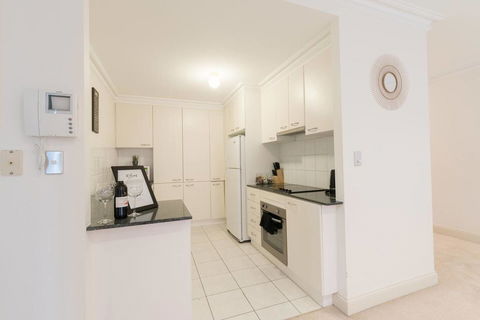 One Bedroom In Adelaideâ€™s East End FREE WIFI*Netflix*Parking - Tourism Hervey Bay 12