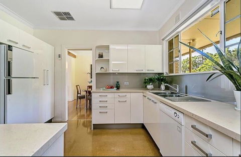 Stunning House With Beautiful Entertainment Area!! - Tourism Hervey Bay 10