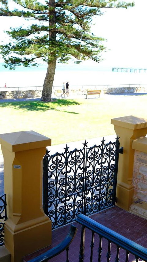 The Grand Ocean Apartment - Hervey Bay Accommodation 9