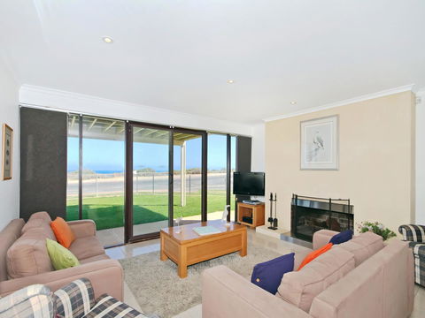 Pearl By The Sea - Tourism Hervey Bay 4
