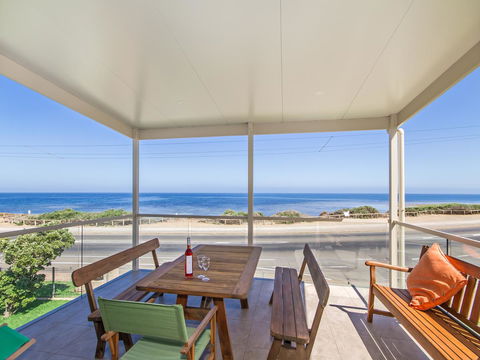 Pearl By The Sea - Tourism Hervey Bay 0