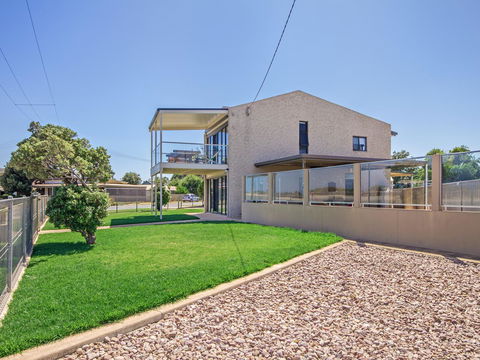 Pearl By The Sea - Tourism Hervey Bay 13