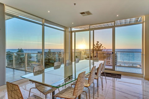 Glenelg Skyline Beachfront Penthouse, Adelaide - Hervey Bay Accommodation 10
