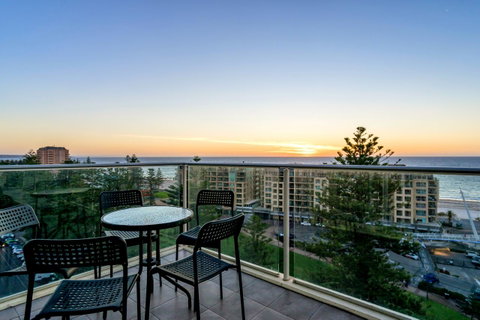 Glenelg Skyline Beachfront Penthouse, Adelaide - Hervey Bay Accommodation 2