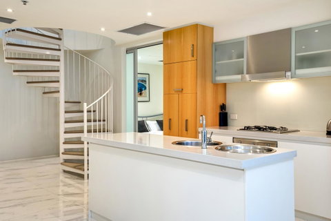 Glenelg Skyline Beachfront Penthouse, Adelaide - Hervey Bay Accommodation 7