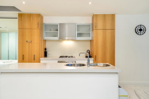 Glenelg Skyline Beachfront Penthouse, Adelaide - Hervey Bay Accommodation 8