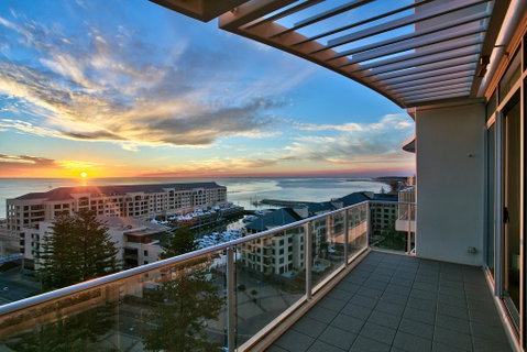 Glenelg Skyline Beachfront Penthouse, Adelaide - Hervey Bay Accommodation 1