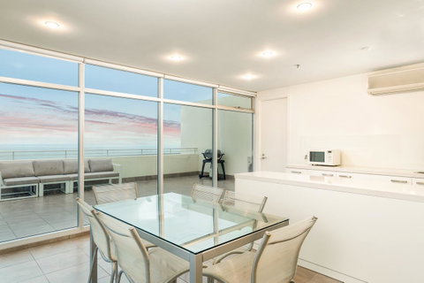 Glenelg Skyline Beachfront Penthouse, Adelaide - Hervey Bay Accommodation 6