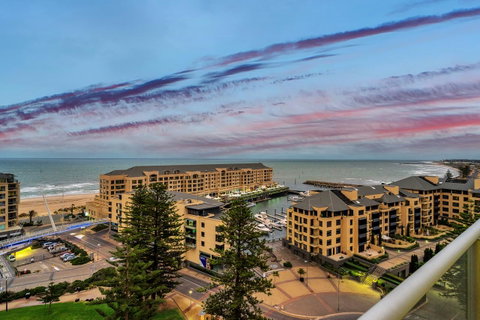Glenelg Skyline Beachfront Penthouse, Adelaide - Hervey Bay Accommodation 0