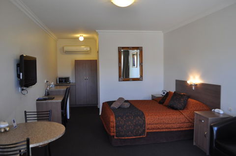 Augusta Courtyard Motel - Tourism Hervey Bay 0