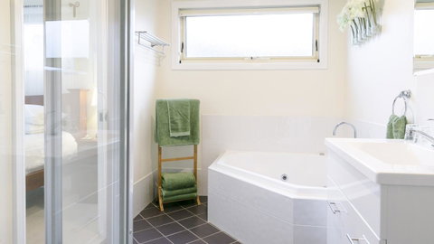 One Tree Bed And Breakfast - Hervey Bay Accommodation 9