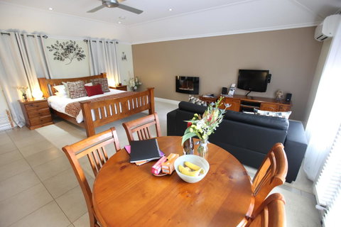 One Tree Bed And Breakfast - Hervey Bay Accommodation 16