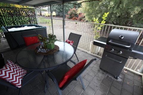 One Tree Bed And Breakfast - Hervey Bay Accommodation 3