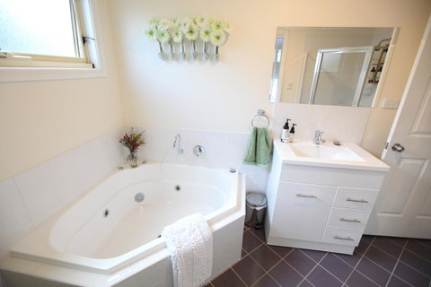 One Tree Bed And Breakfast - Hervey Bay Accommodation 10
