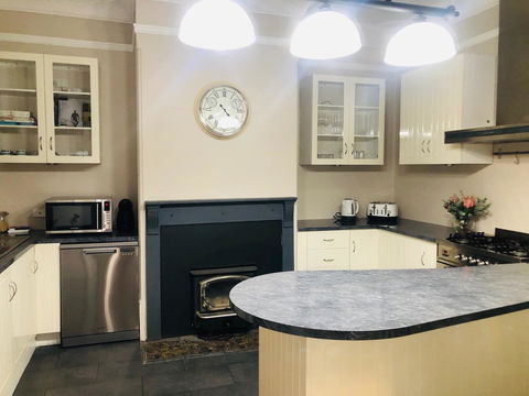 Belmore Cottage - Hervey Bay Accommodation 6
