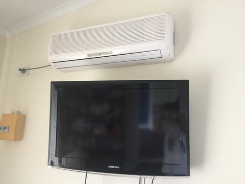 A Peaceful Cabin In The Country - Tourism Hervey Bay 8